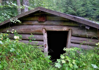 Partizánsky bunker vo Valčianskej doline.