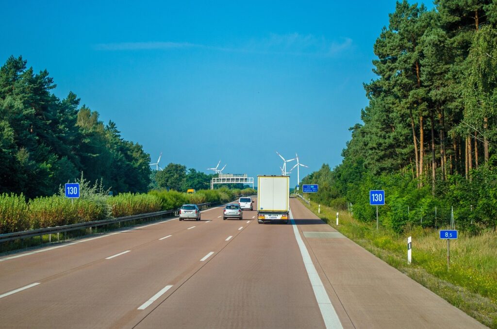 Voňavé borovicové lesy Baltské more autom